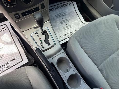 Used 2013 Toyota Corolla LE FWD image 23