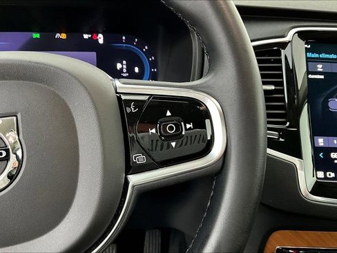 Used 2023 Volvo XC90 B6 Plus image 27