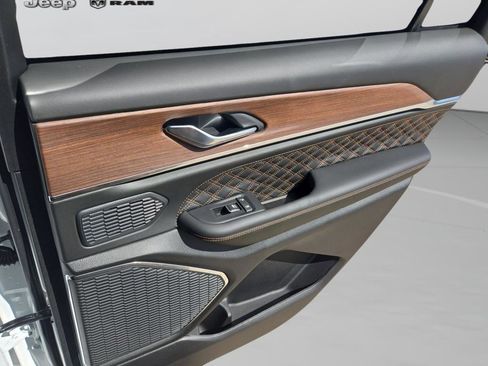 New 2025 Jeep Grand Cherokee L Summit w/ Obsidian Package image 27