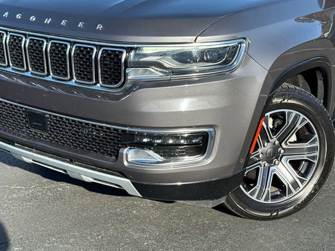 Used 2024 Jeep Wagoneer L Series II RWD image 3