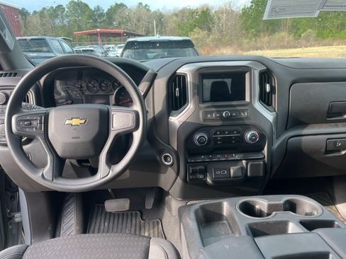 Used 2024 Chevrolet Silverado 1500 Custom image 4
