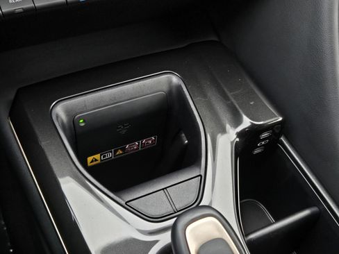 Used 2025 Toyota Crown Signia image 19