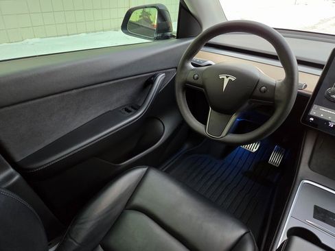 Used 2021 Tesla Model Y Long Range image 19