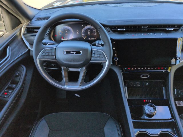 New 2027 Jeep Grand Cherokee Altitude RWD image 14