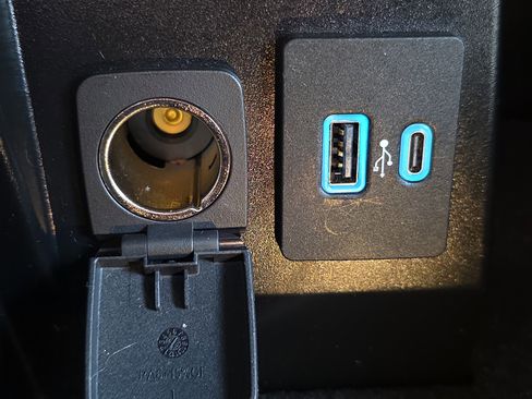 Used 2022 Ford Explorer XLT w/ Equipment Group 202A image 23