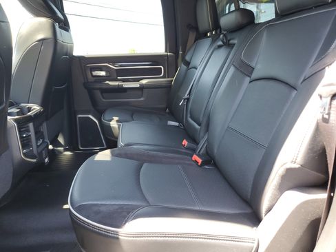 Used 2019 RAM 2500 Laramie w/ Black Appearance Package AWD/4WD image 10