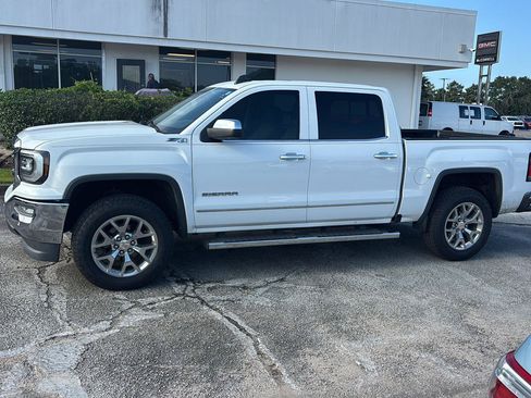Used 2018 GMC Sierra 1500 SLT AWD/4WD image 4