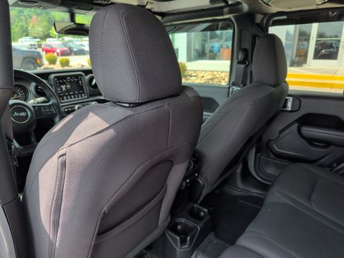 Used 2023 Jeep Wrangler Unlimited Sport AWD/4WD image 16