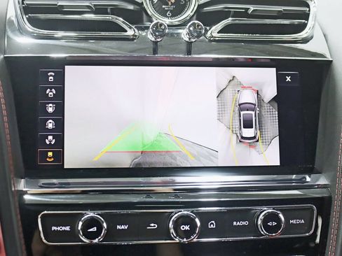 Used 2023 Bentley Bentayga AWD/4WD image 18