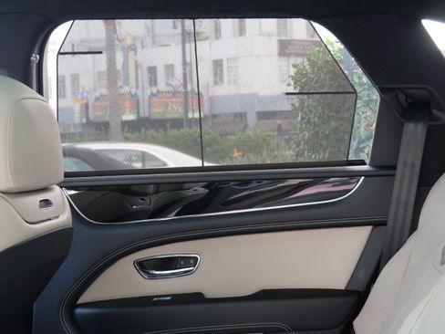 New 2025 Bentley Bentayga image 17