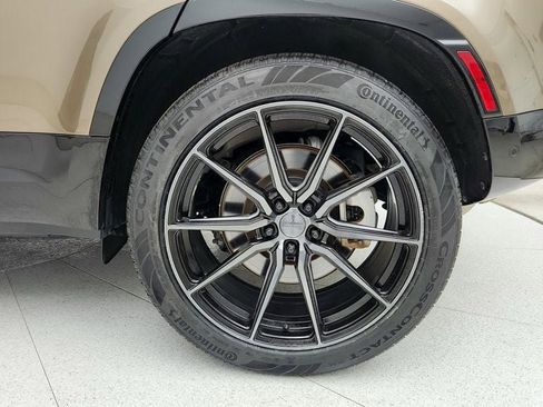 Used 2024 Land Rover Defender 110 X-Dynamic SE image 9