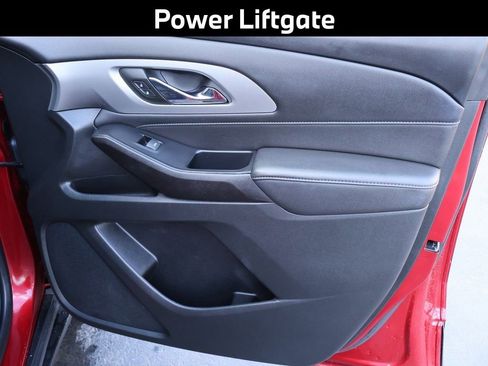 Used 2023 Chevrolet Traverse LT image 14