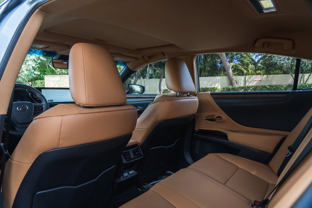 Used 2025 Lexus ES 300h w/ Premium Package FWD image 20