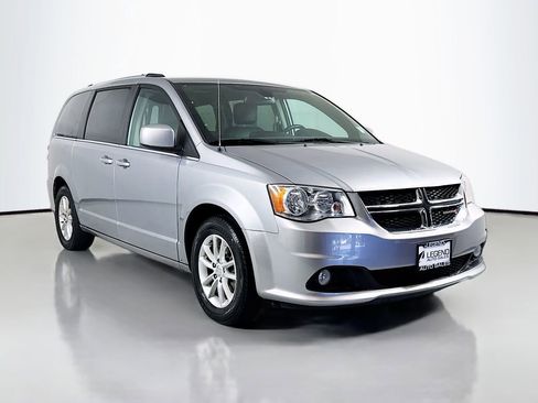 Used 2019 Dodge Grand Caravan SXT FWD image 3