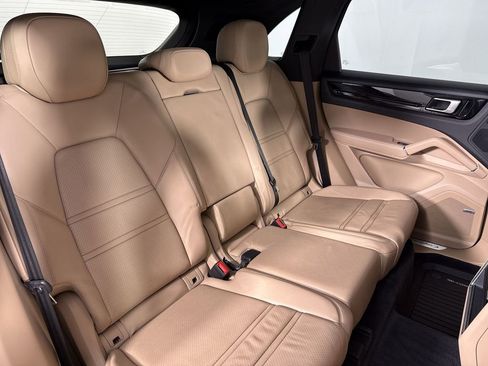Certified 2021 Porsche Cayenne E-Hybrid AWD/4WD image 23