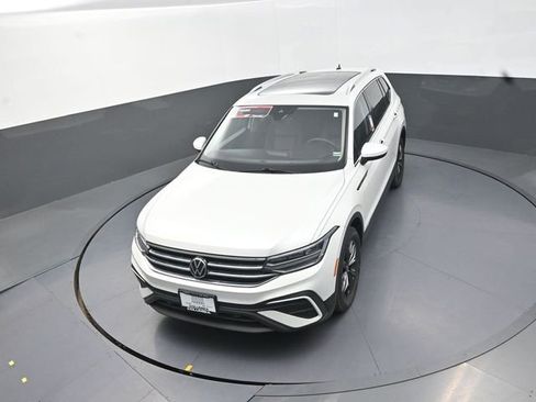 Used 2023 Volkswagen Tiguan SE w/ Panoramic Sunroof Package FWD image 14