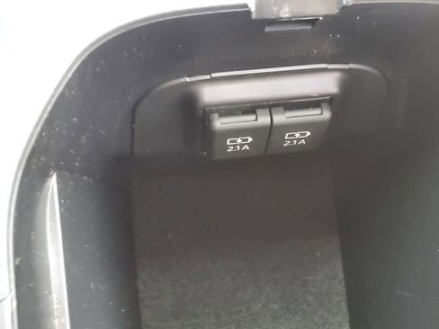 Used 2020 Toyota RAV4 Limited image 32