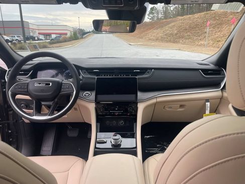 New 2025 Jeep Grand Cherokee Limited AWD/4WD image 22