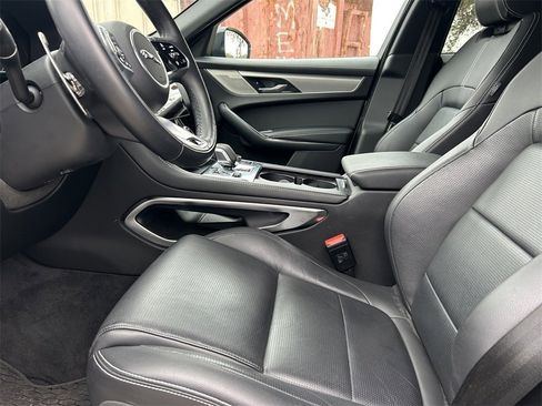 Used 2024 Jaguar F-PACE R-Dynamic S image 12