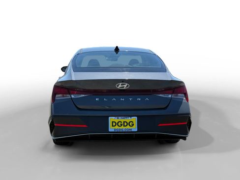 Used 2024 Hyundai Elantra SEL FWD image 4