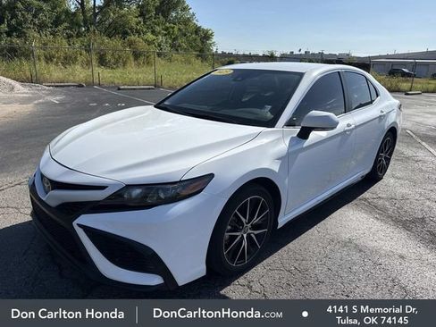 Used 2023 Toyota Camry SE FWD image 3