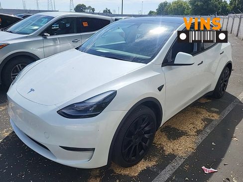 Used 2024 Tesla Model Y Long Range AWD/4WD image 1
