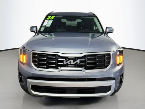 Used 2025 Kia Telluride S FWD image 11