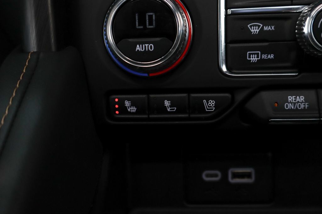 Used 2024 GMC Yukon AT4 w/ Technology Package AWD/4WD image 38