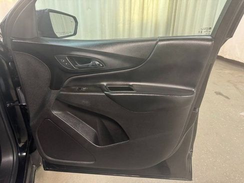 Used 2024 Chevrolet Equinox LT image 36