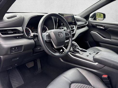 Certified 2024 Toyota Highlander XSE FWD image 9
