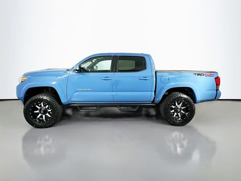 Used 2019 Toyota Tacoma TRD Sport AWD/4WD image 2