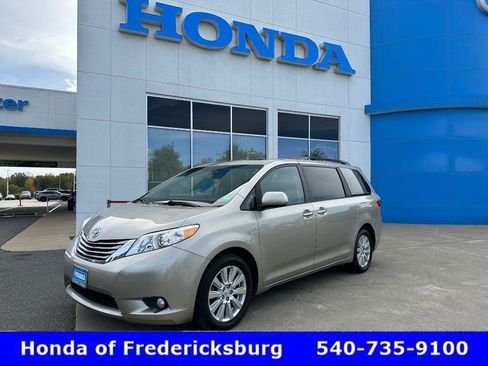 Used 2017 Toyota Sienna XLE Premium image 1