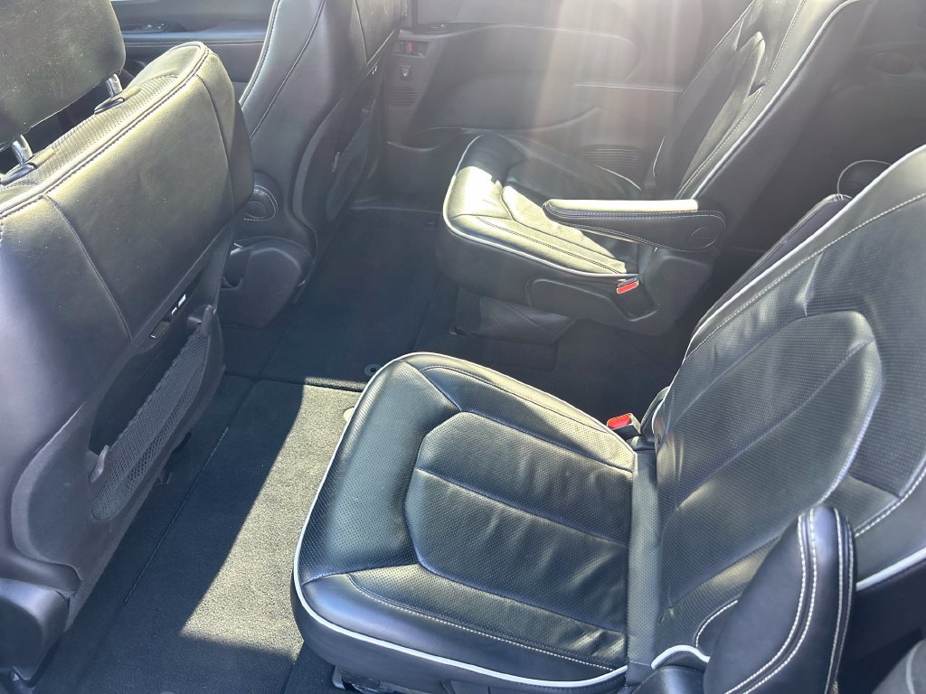 Used 2025 Chrysler Pacifica Limited FWD image 30