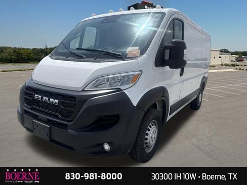 Used 2025 RAM ProMaster 2500 w/ Convenience Group FWD image 3