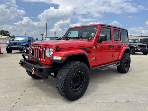Used 2019 Jeep Wrangler Unlimited Sahara AWD/4WD image 26