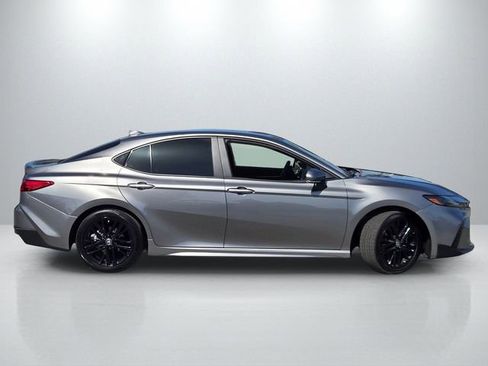 Used 2025 Toyota Camry SE FWD image 3