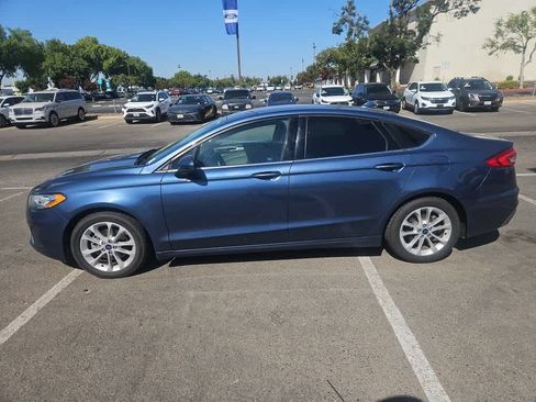 Used 2019 Ford Fusion SE FWD image 4