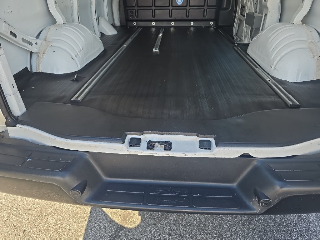 Used 2018 Chevrolet Express 2500 w/ Driver Convenience Package RWD image 10
