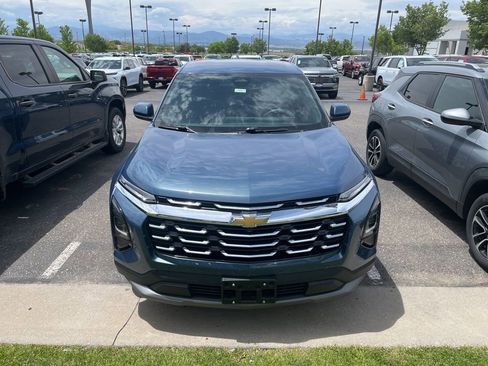 Used 2025 Chevrolet Equinox LT AWD/4WD image 2