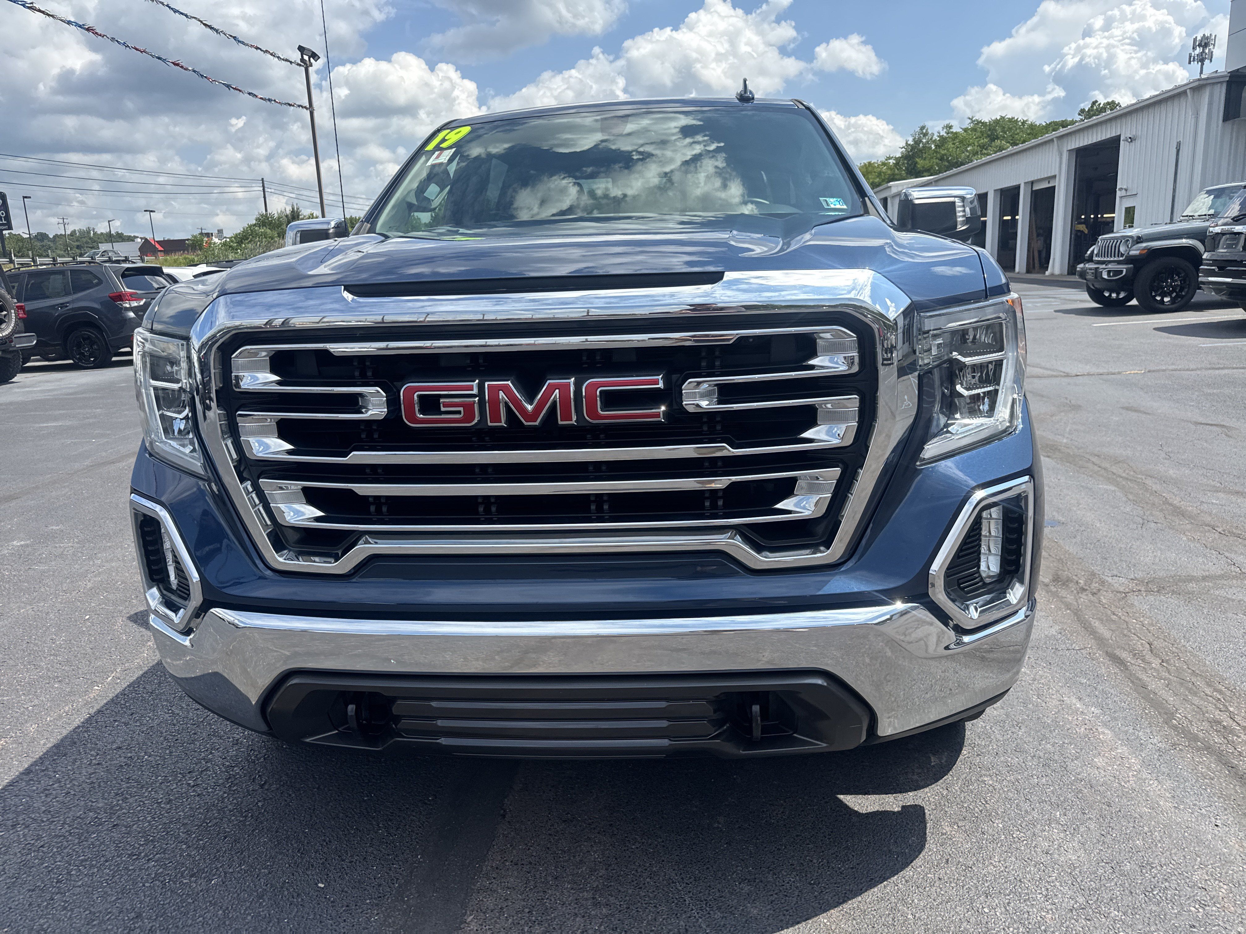 Used 2019 GMC Sierra 1500 SLT w/ SLT Premium Package AWD/4WD image 9