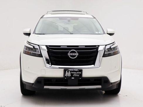 Used 2024 Nissan Pathfinder SL w/ SL Premium Package image 4