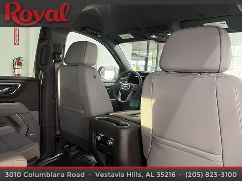 Used 2024 GMC Yukon SLT w/ SLT Luxury Package image 15