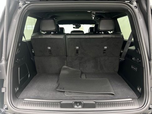New 2026 Jeep Grand Wagoneer Limited w/ 8-Passenger Seating Package AWD/4WD image 9