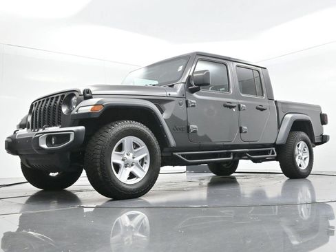 Used 2023 Jeep Gladiator Sport AWD/4WD image 41