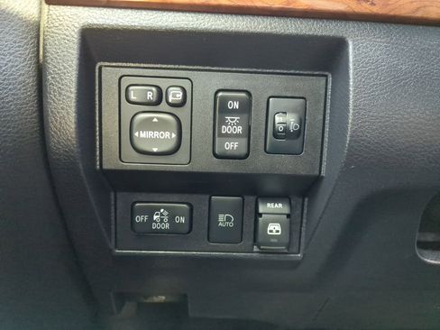 Used 2018 Toyota Tundra SR5 image 25