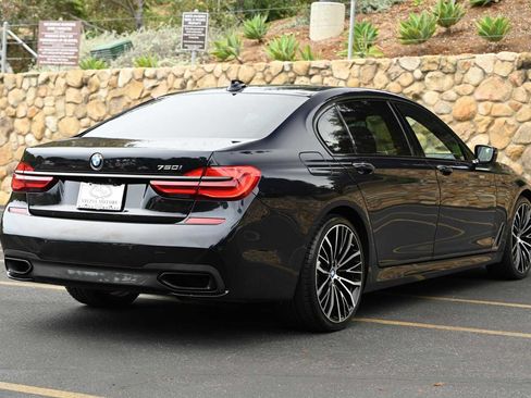 Used 2019 BMW 750i w/ M Sport Package RWD image 3