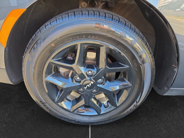 Used 2023 Kia Soul LX w/ LX Technology Package FWD image 9
