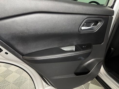 Used 2025 Nissan Rogue SV FWD image 26