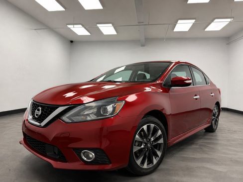 Used 2019 Nissan Sentra SR w/ Premium Package (SR) FWD image 2