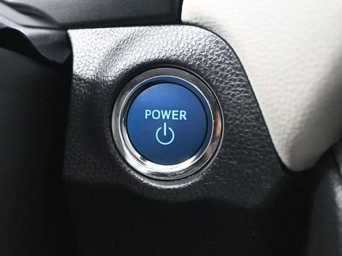 Used 2022 Toyota RAV4 XLE image 17